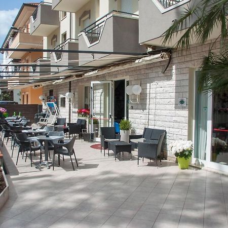 Albergo Villa Miraggio Ріміні Екстер'єр фото